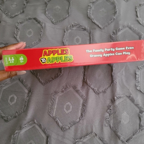 Mattel Apples to Apples Game - Picture 4 of 4
